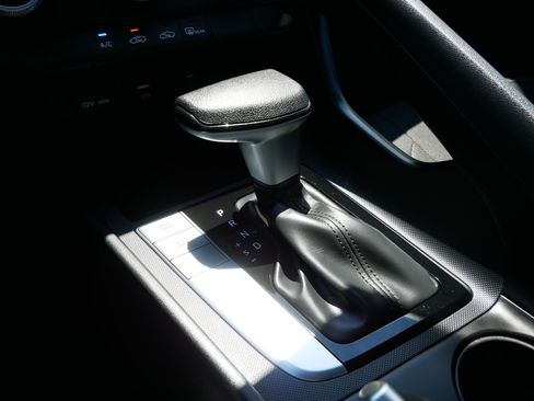 Certified 2026 Hyundai Elantra SE FWD image 24