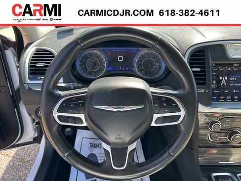 Used 2022 Chrysler 300 Touring L RWD image 12