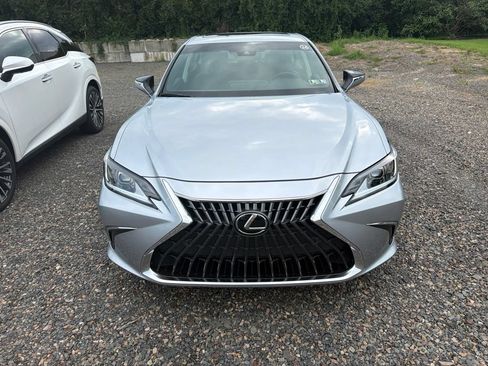 Used 2025 Lexus ES 350 w/ Premium Package FWD image 2