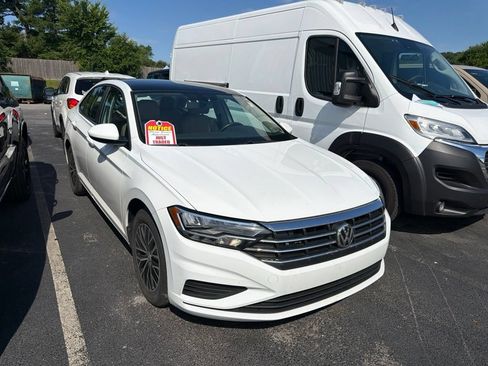 Used 2019 Volkswagen Jetta SE w/ Cold Weather Package FWD image 1