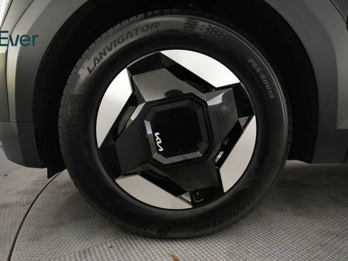 Used 2024 Kia EV9 Light Long Range RWD image 19