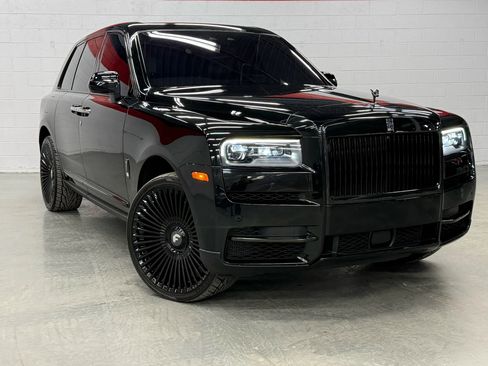 Used 2022 Rolls-Royce Cullinan Black Badge w/ Dark Exterior Package image 22