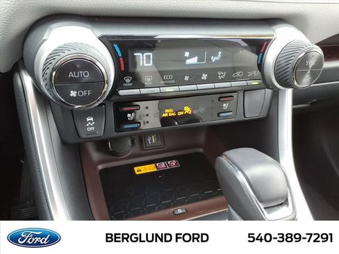 Used 2025 Toyota RAV4 Limited image 27