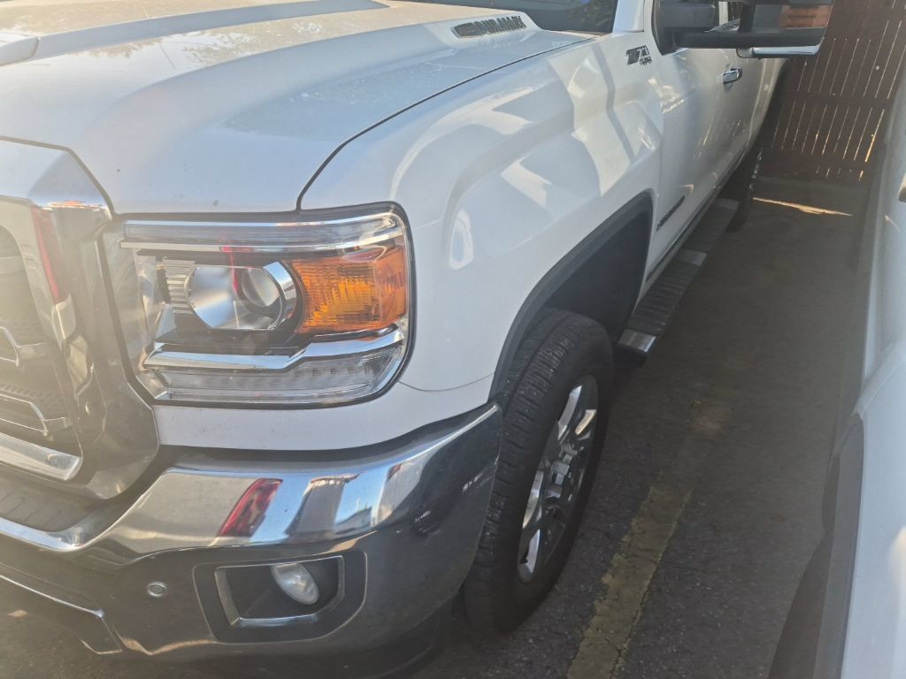 Used 2019 GMC Sierra 2500 SLT w/ Duramax Plus Package AWD/4WD image 10
