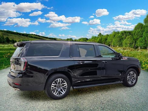 Used 2025 Chevrolet Suburban Z71 w/ Z71 Off-Road Package AWD/4WD image 6
