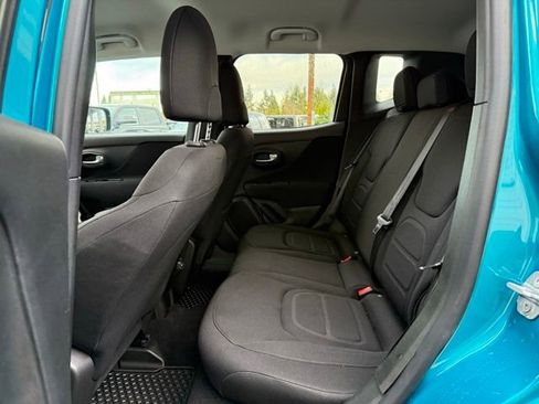 Used 2019 Jeep Renegade Latitude w/ Cold Weather Group image 19