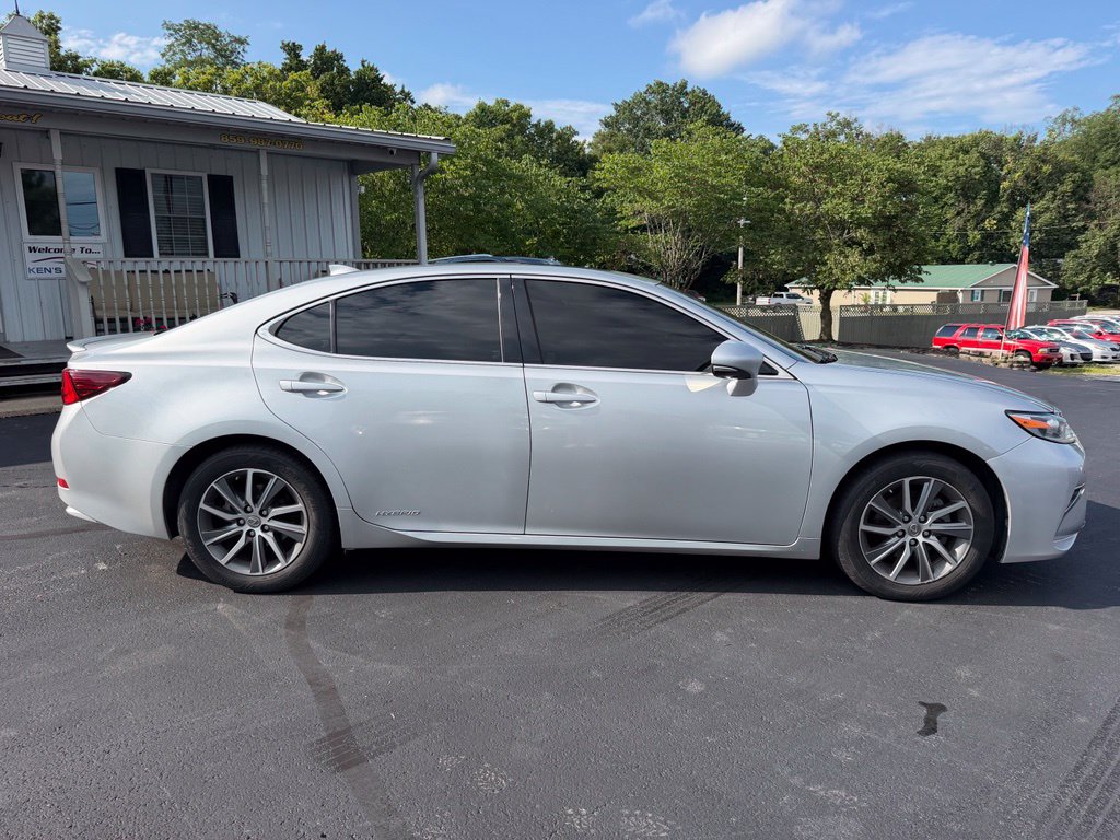 Used 2017 Lexus ES 300h w/ Navigation System Package FWD image 4