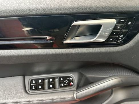 Used 2019 Porsche Cayenne AWD/4WD image 12