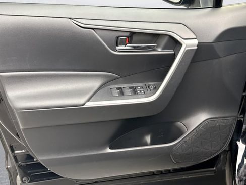 Used 2022 Toyota RAV4 SE w/ Weather & Moonroof Package image 8