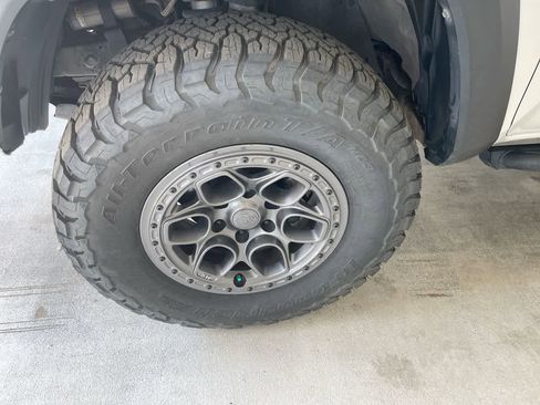 Certified 2019 Toyota Tacoma TRD Off-Road w/ TRD Premium Off Road Package AWD/4WD image 10