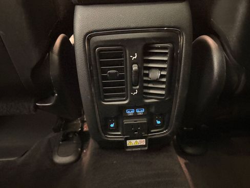 Used 2018 Jeep Grand Cherokee Limited AWD/4WD image 26