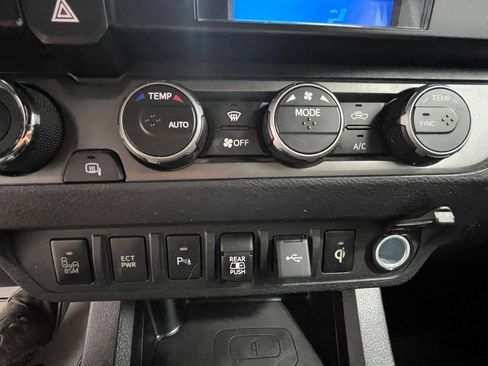 Used 2021 Toyota Tacoma TRD Off-Road w/ Technology Package AWD/4WD image 19