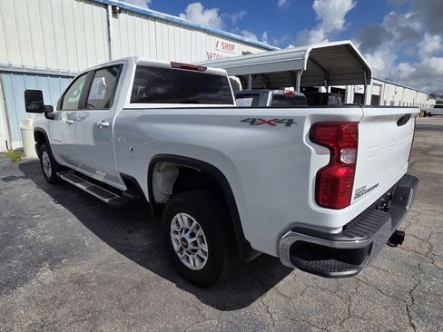 Used 2025 Chevrolet Silverado 2500 LT w/ Convenience Package AWD/4WD image 4