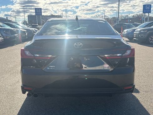 Used 2025 Toyota Camry SE image 6