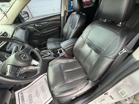 Used 2018 Nissan Rogue SL FWD image 12