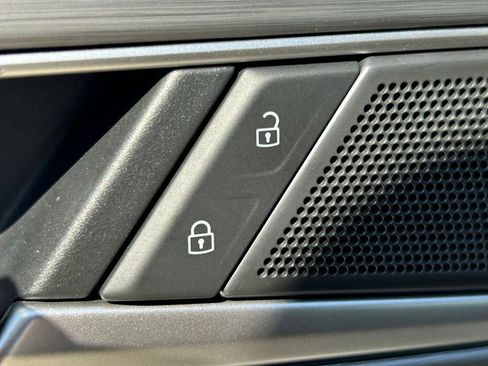 Used 2025 Volkswagen Atlas Cross Sport SE image 24