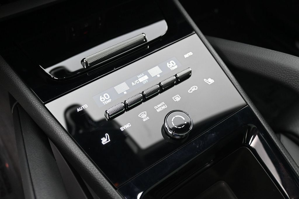 Certified 2025 Porsche Cayenne Coupe AWD/4WD image 23