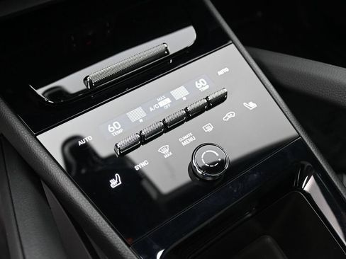 Certified 2025 Porsche Cayenne Coupe AWD/4WD image 23