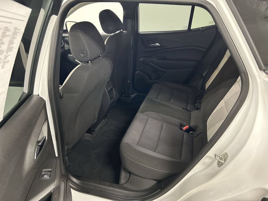 Used 2024 Chevrolet Trax LS w/ LS Convenience Package FWD image 19