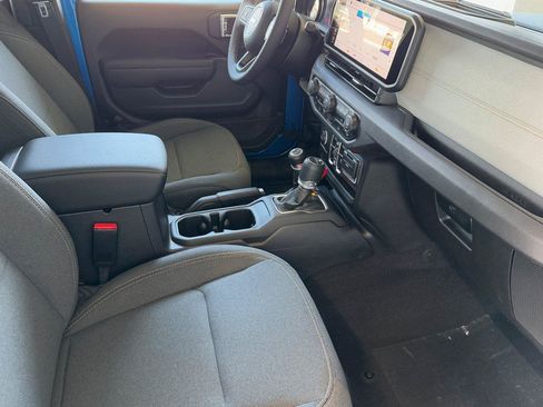 New 2025 Jeep Gladiator Sport image 12