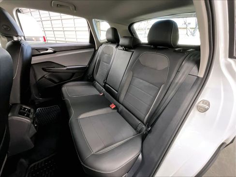 Used 2022 Volkswagen Taos SE image 28