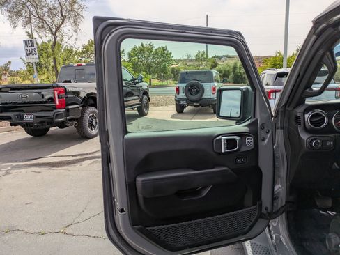 Used 2023 Jeep Wrangler Unlimited Sahara AWD/4WD image 12