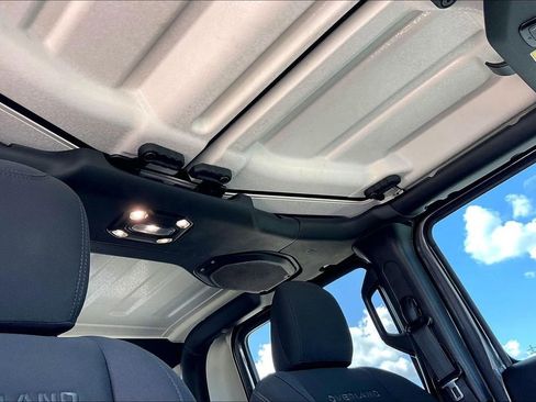 Used 2023 Jeep Gladiator Overland image 27