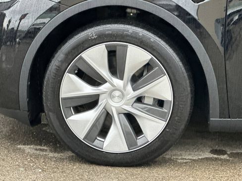 Used 2023 Tesla Model Y Long Range AWD/4WD image 11