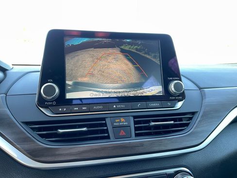 Used 2025 Nissan Altima 2.5 SV image 25