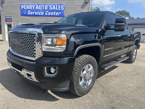 Used 2017 GMC Sierra 3500 Denali w/ Duramax Plus Package AWD/4WD image 2