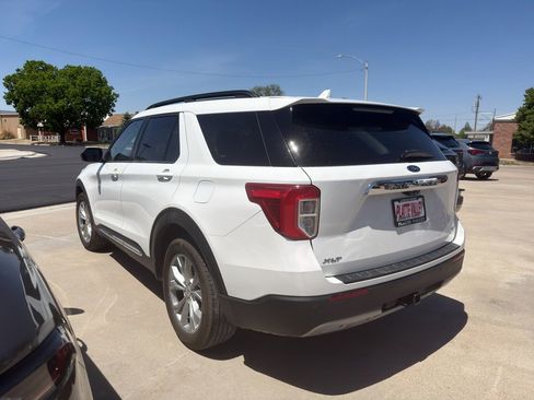 Used 2020 Ford Explorer XLT w/ Equipment Group 202A AWD/4WD image 12