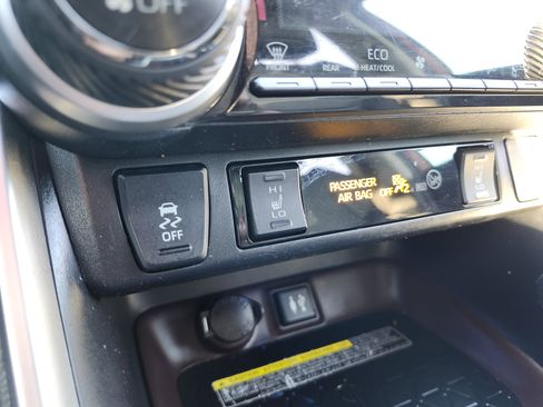 Used 2019 Toyota RAV4 Limited w/ Advanced Technology Package FWD image 10