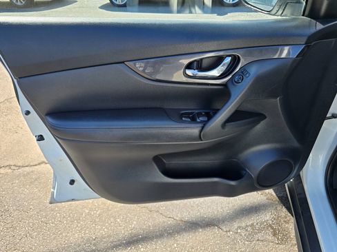 Used 2018 Nissan Rogue SV AWD/4WD image 15
