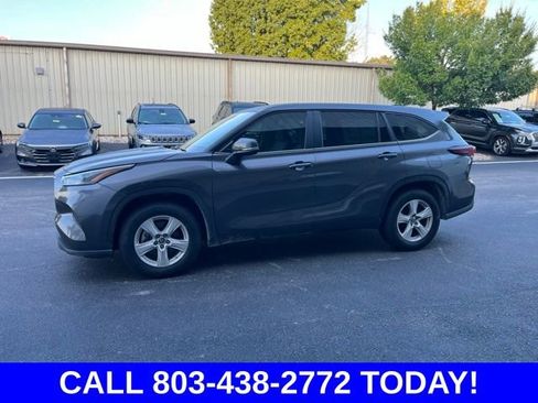 Used 2024 Toyota Highlander LE FWD image 38