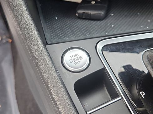 Used 2020 Volkswagen Jetta SE w/ SE Cold Weather Package image 23