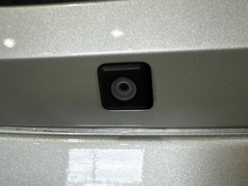 Used 2011 Chevrolet Avalanche LTZ image 26