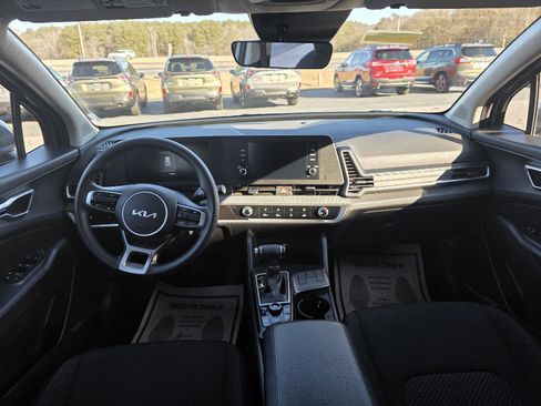 Used 2024 Kia Sportage LX image 12