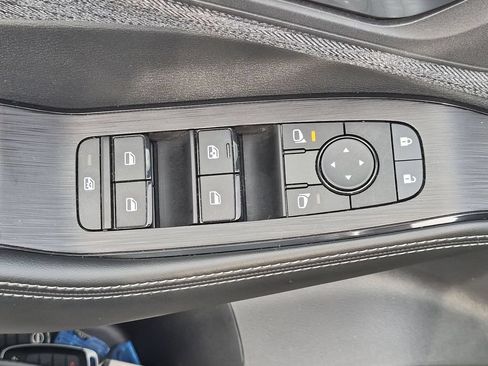 Used 2023 Nissan Rogue SV AWD/4WD image 32