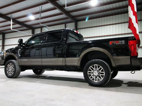 Used 2017 Ford F250 King Ranch w/ FX4 Off-Road Package AWD/4WD image 7