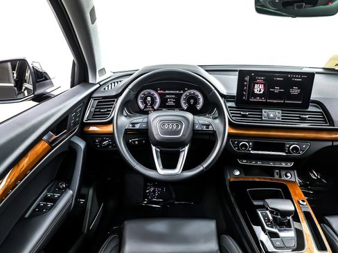 Used 2024 Audi Q5 e Premium Plus image 4