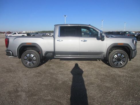 New 2026 GMC Sierra 2500 Denali w/ Denali Reserve Package image 3
