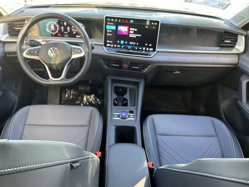 New 2026 Volkswagen Tiguan SE image 11