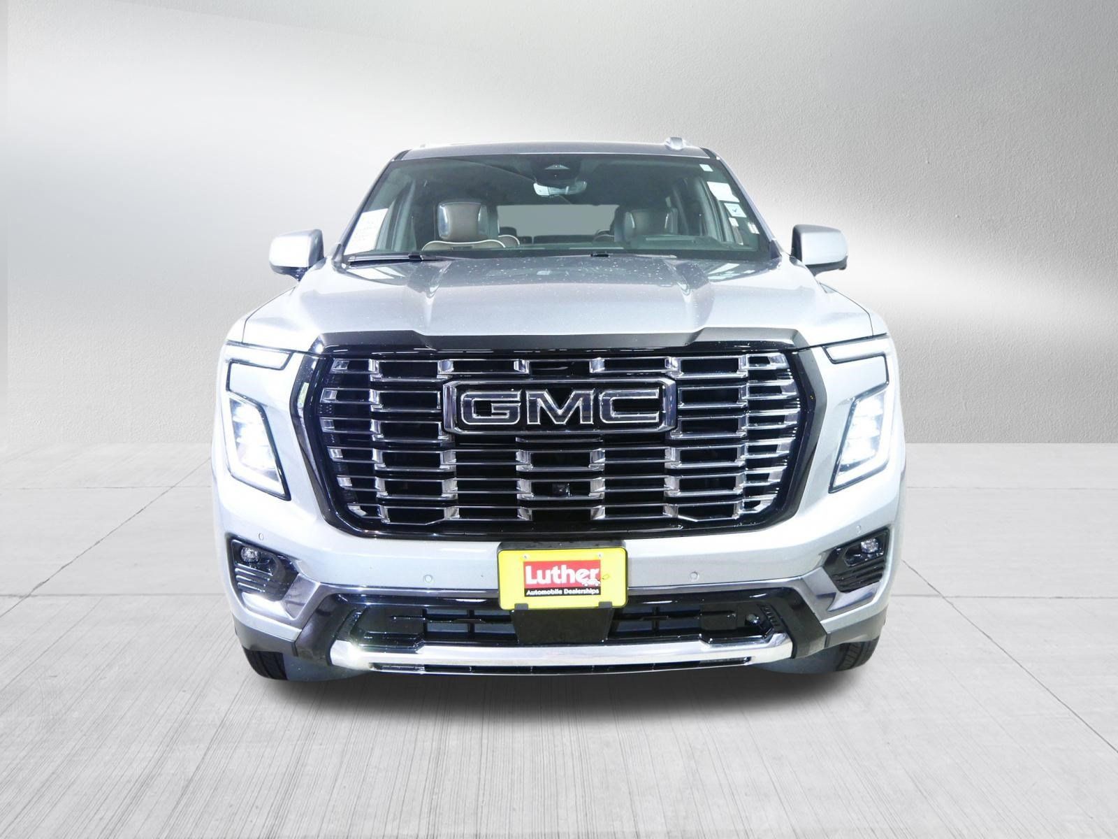 Used 2025 GMC Yukon Denali Ultimate w/ LPO, Illumination Package AWD/4WD image 2