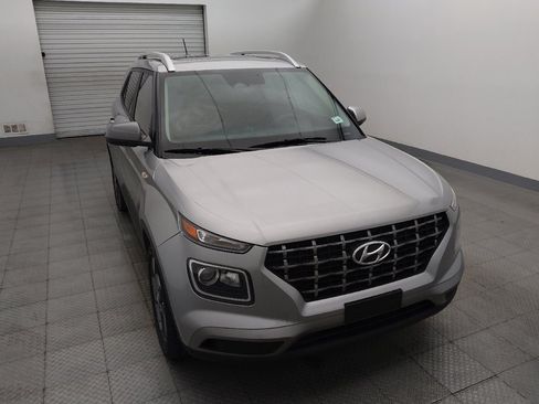 Used 2024 Hyundai Venue SEL FWD image 14