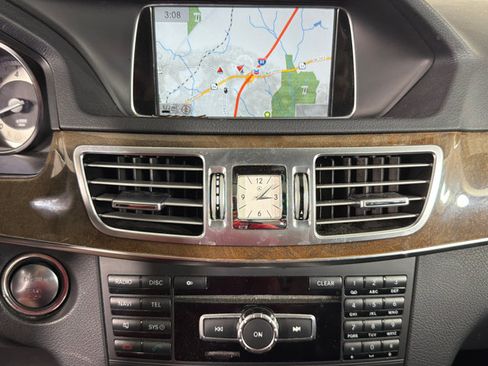 Used 2014 Mercedes-Benz E 350 4MATIC Sedan image 3