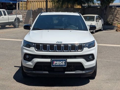 Used 2024 Jeep Compass Latitude AWD/4WD image 2
