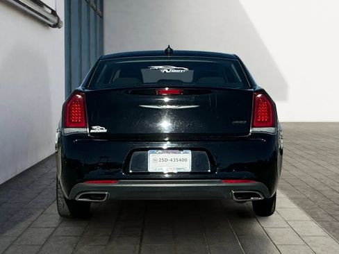 Used 2022 Chrysler 300 Touring w/ Sport Appearance Package image 5