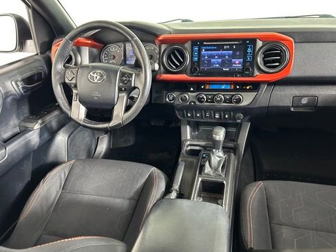 Used 2016 Toyota Tacoma TRD Off-Road w/ Premium & Technology Package AWD/4WD image 14