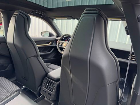 Used 2025 Porsche Taycan 4S w/ Premium Package image 42