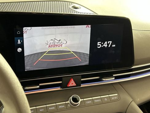 Used 2024 Hyundai Elantra SEL image 18